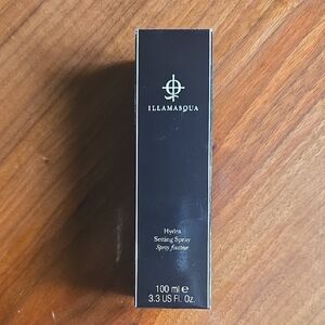 Illamasqua Hydra Setting Spray - Black and Gold